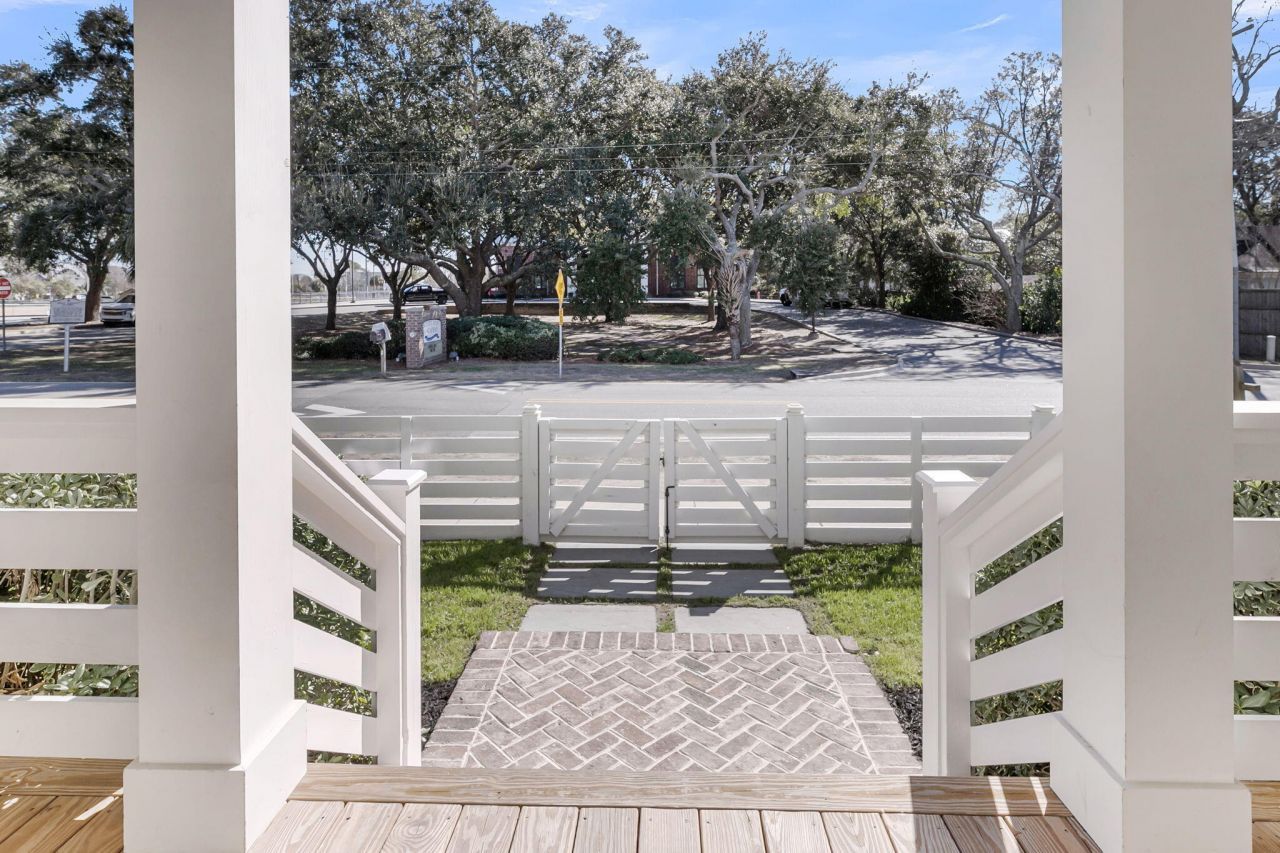 546 Center Street Photo 44