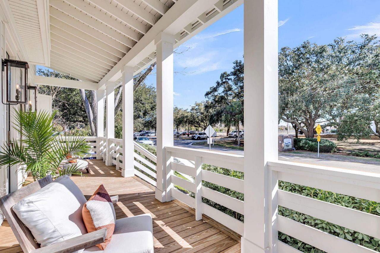 546 Center Street Photo 45