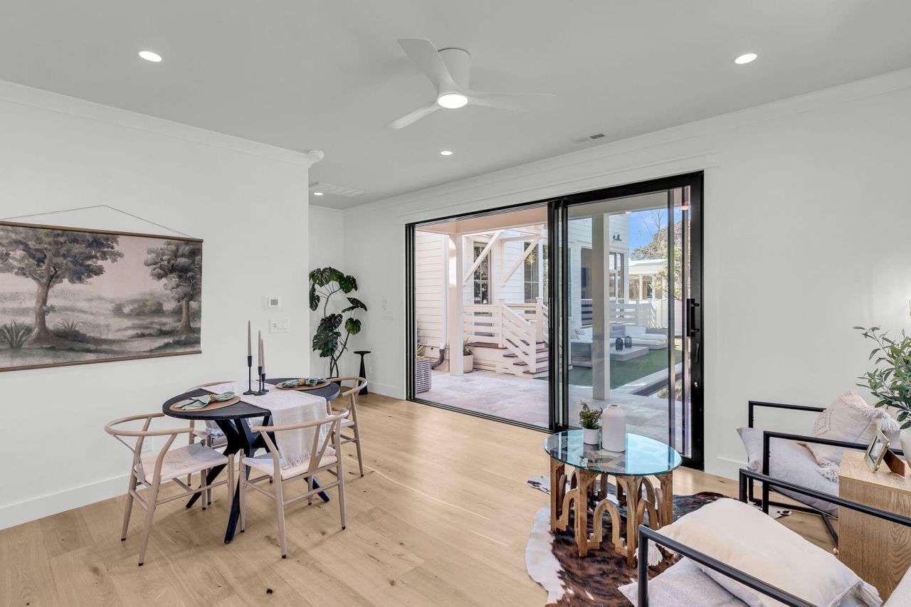 546 Center Street Photo 46