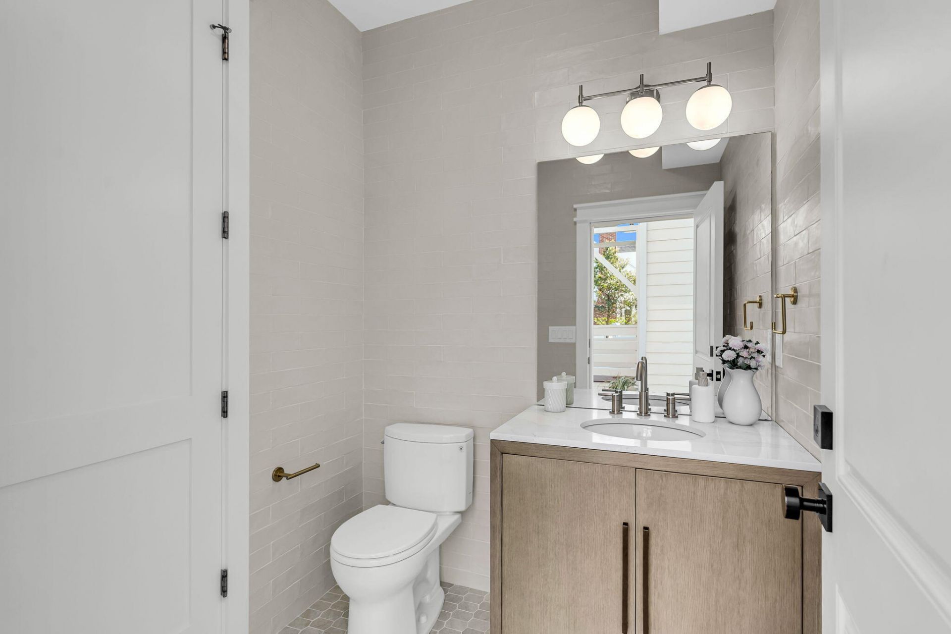 546 Center Street Photo 52
