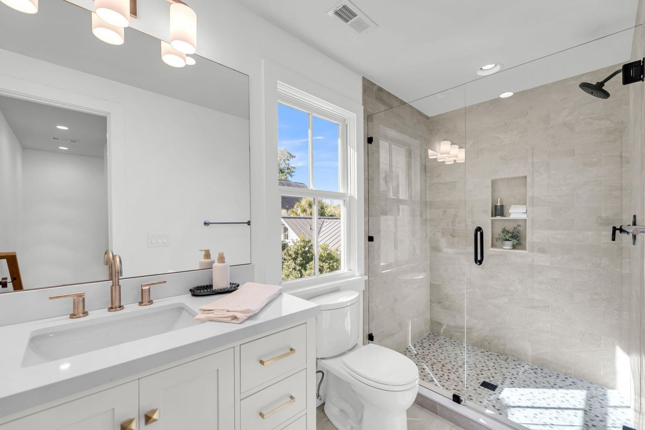 546 Center Street Photo 54