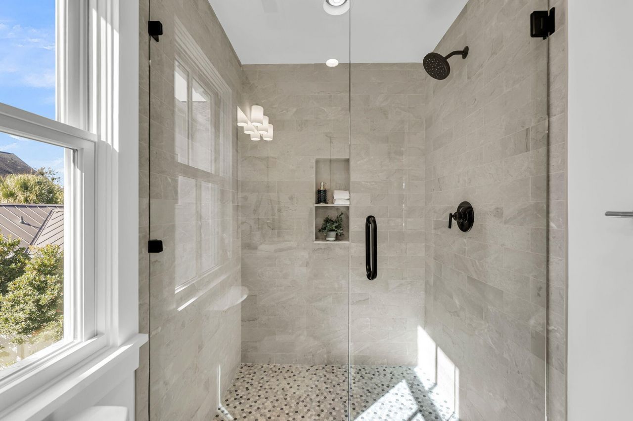 546 Center Street Photo 55