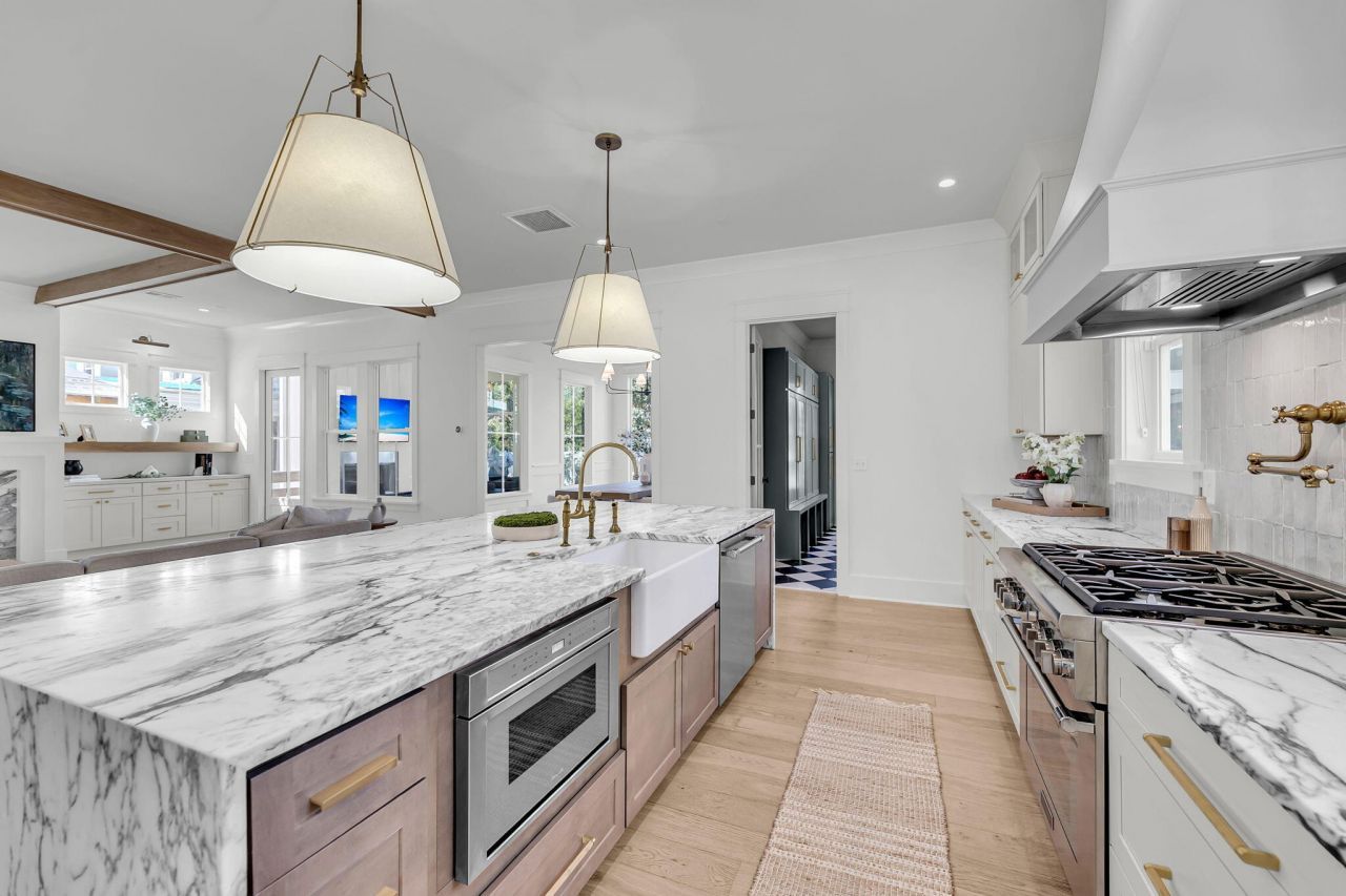 546 Center Street Photo 6