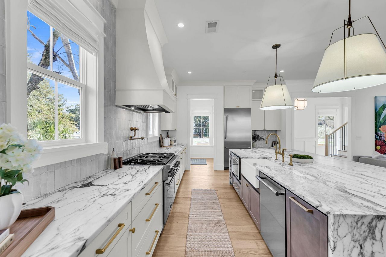 546 Center Street Photo 8