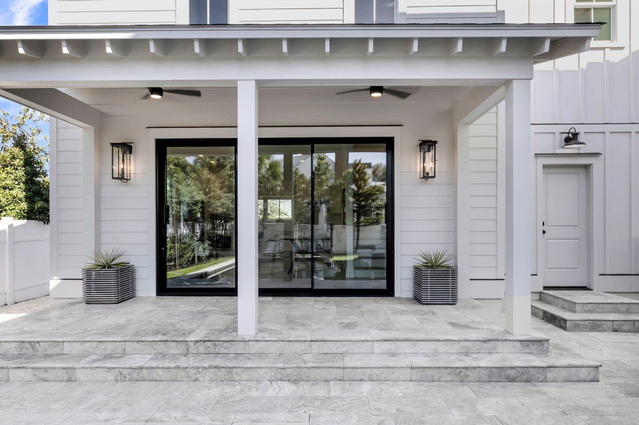 546 Center Street Photo 9