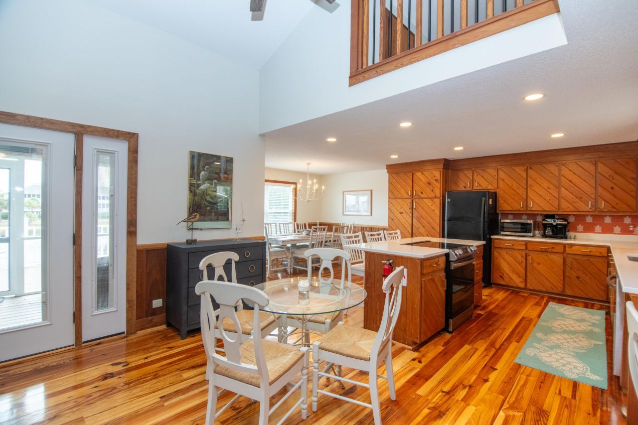 3603 Bay Point Drive Photo 4