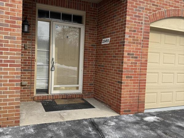 23493 Williamsburg Circle, Woodhaven, MI 48183