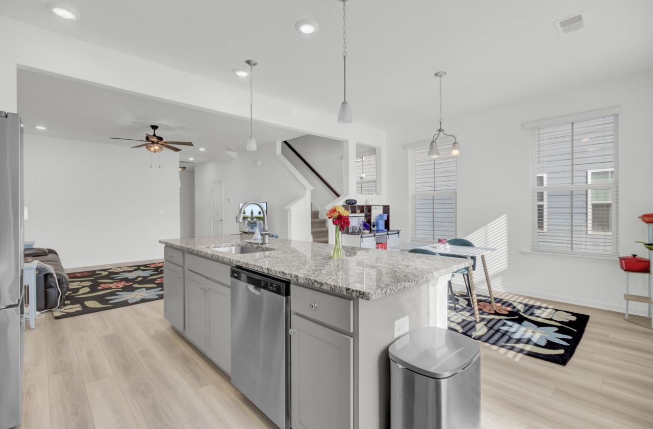 500 Trotters Lane Photo 11