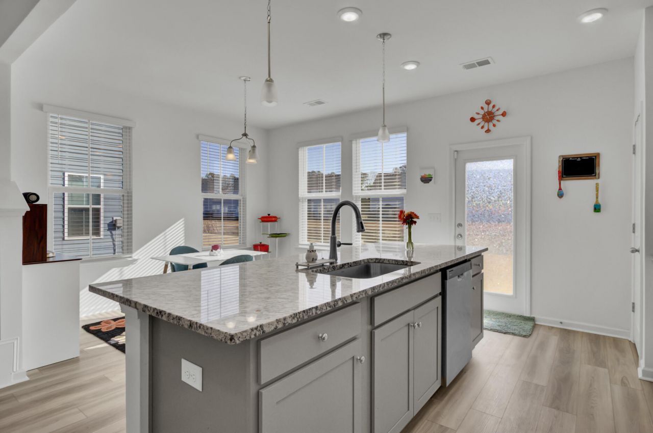 500 Trotters Lane Photo 12