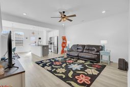 500 Trotters Lane photo 4