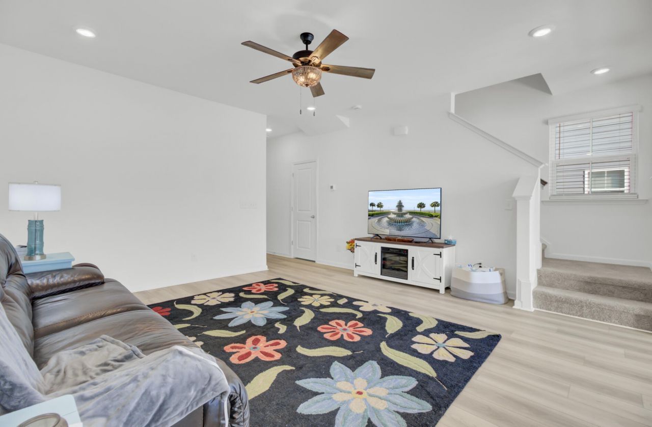 500 Trotters Lane Photo 7