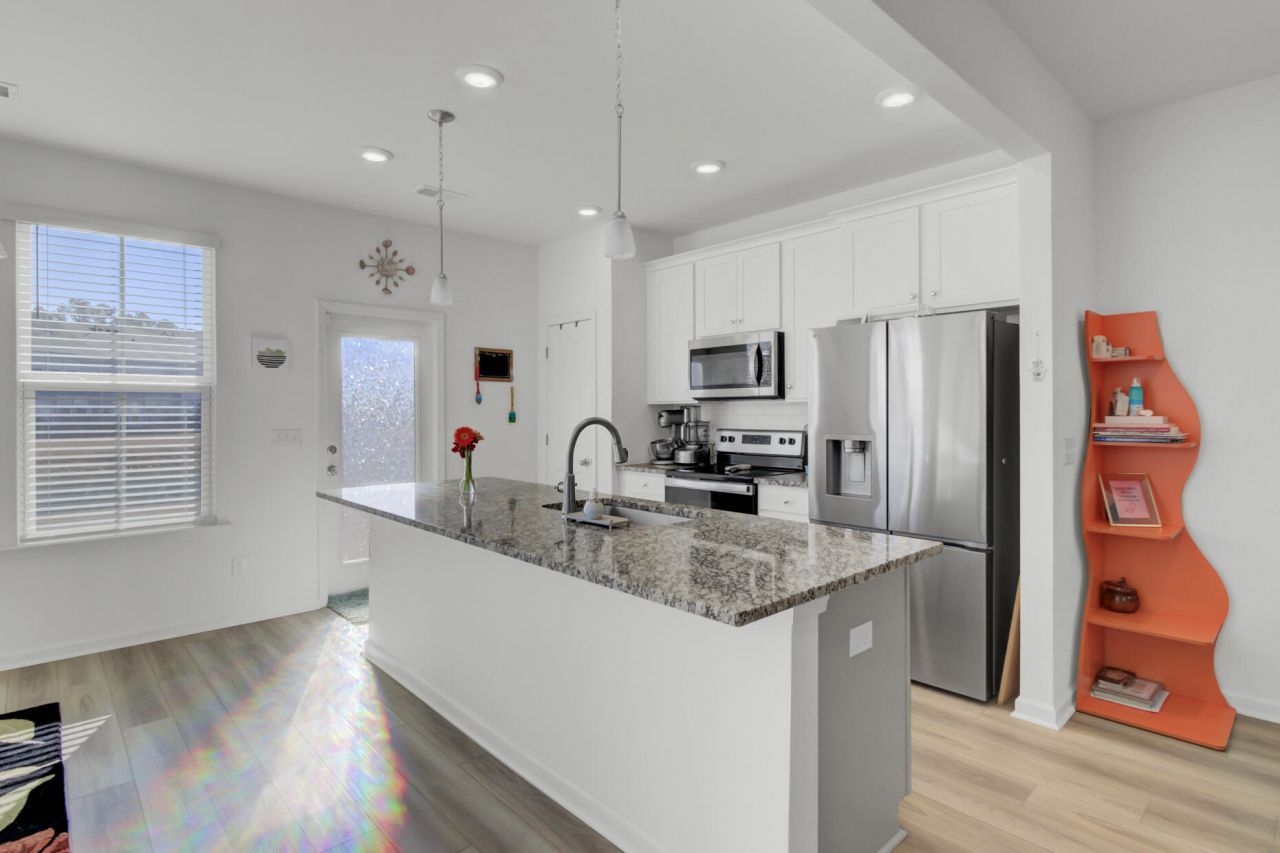 500 Trotters Lane Photo 9