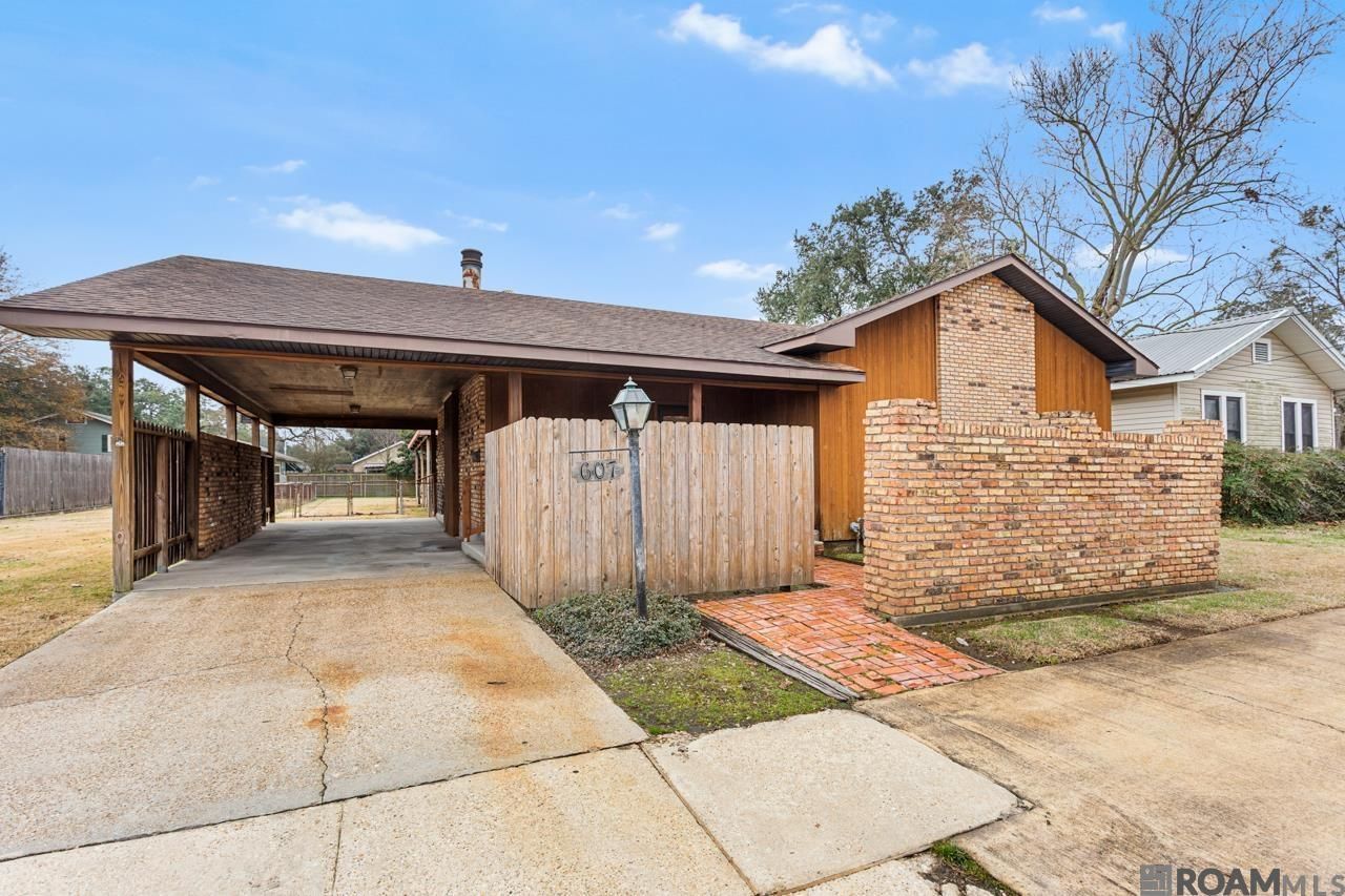 607 Court St, Port Allen, LA 70767 Main Photo