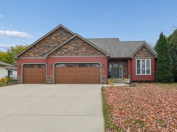 712 Churchill Drive SE, Owatonna, MN 55060