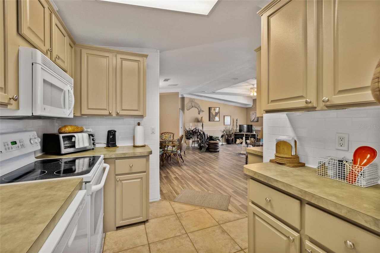 134 Americana Court Ne, Unit 216, Saint Petersburg, FL 33702 Photo