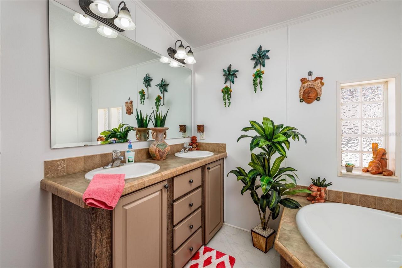 134 Americana Court Ne, Unit 216, Saint Petersburg, FL 33702 Photo