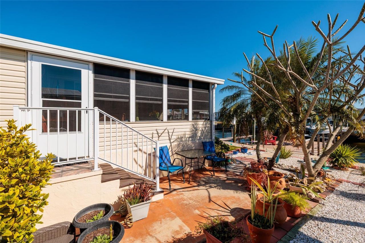 134 Americana Court Ne, Unit 216, Saint Petersburg, FL 33702 Photo