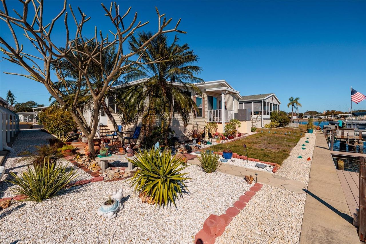 134 Americana Court Ne, Unit 216, Saint Petersburg, FL 33702 Photo