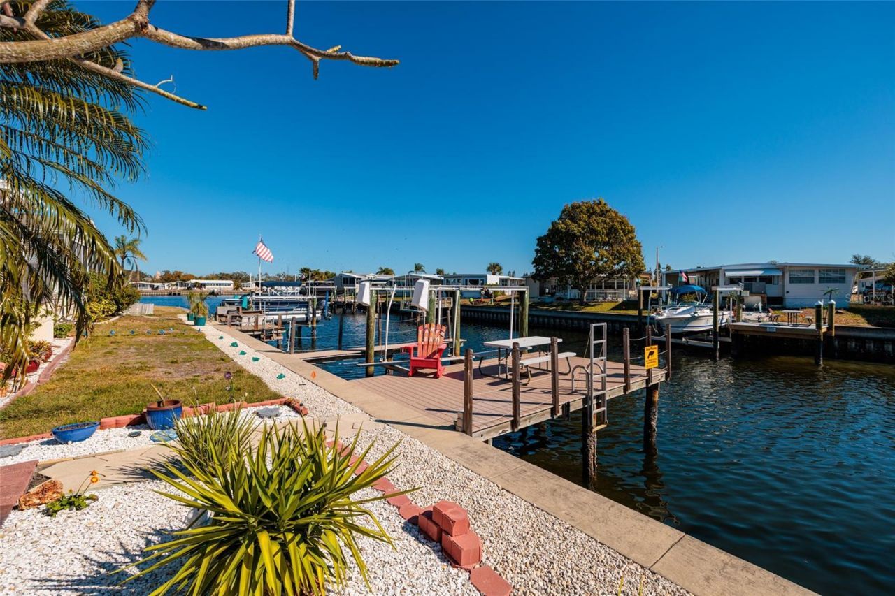 134 Americana Court Ne, Unit 216, Saint Petersburg, FL 33702 Photo