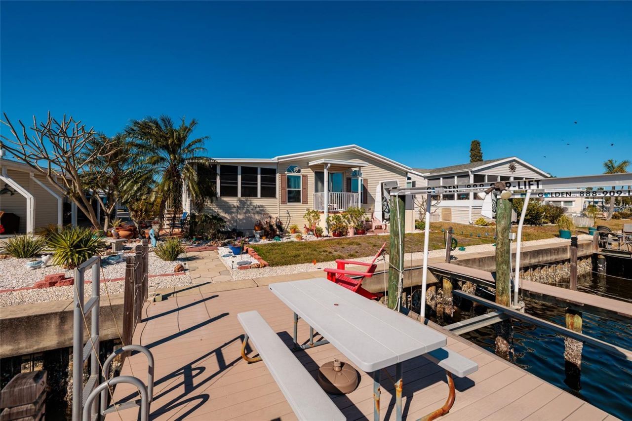 134 Americana Court Ne, Unit 216, Saint Petersburg, FL 33702 Photo