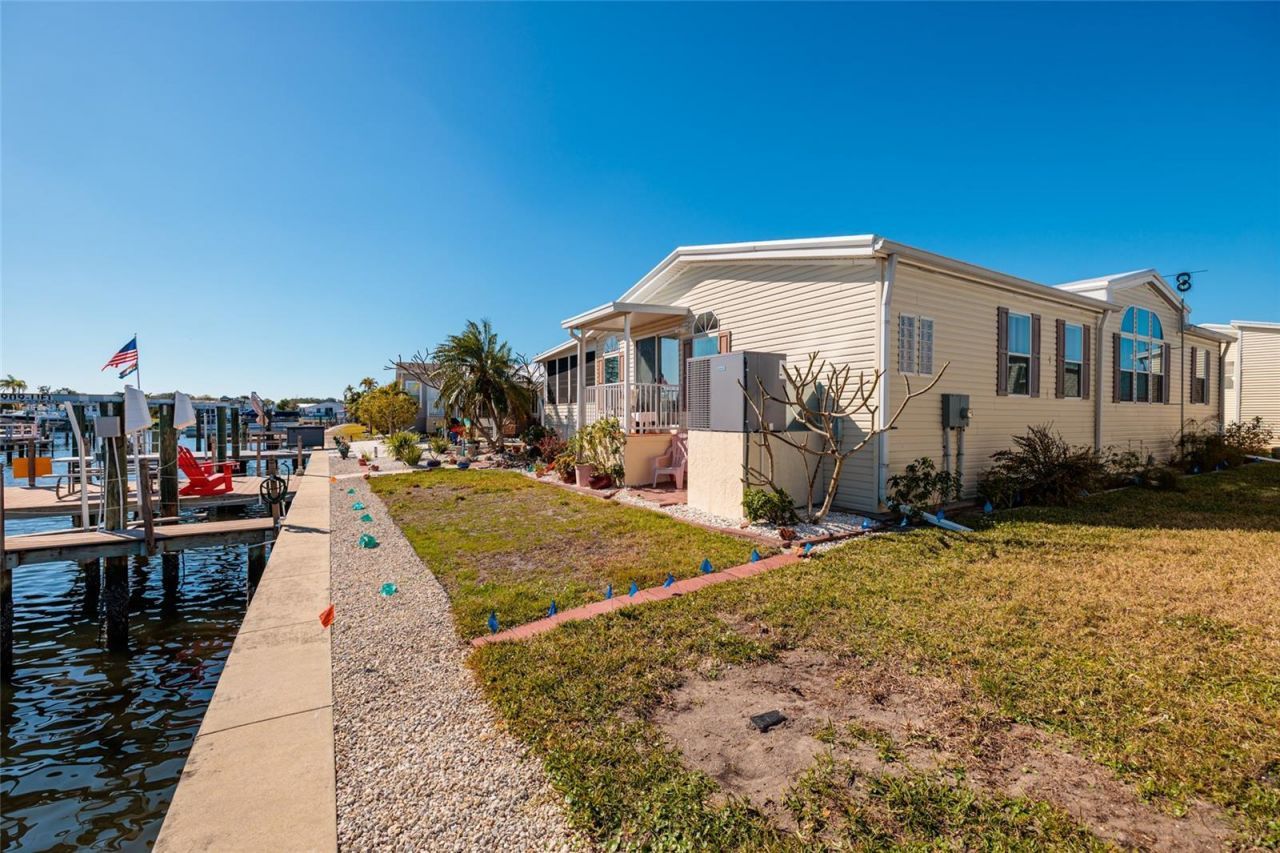 134 Americana Court Ne, Unit 216, Saint Petersburg, FL 33702 Photo