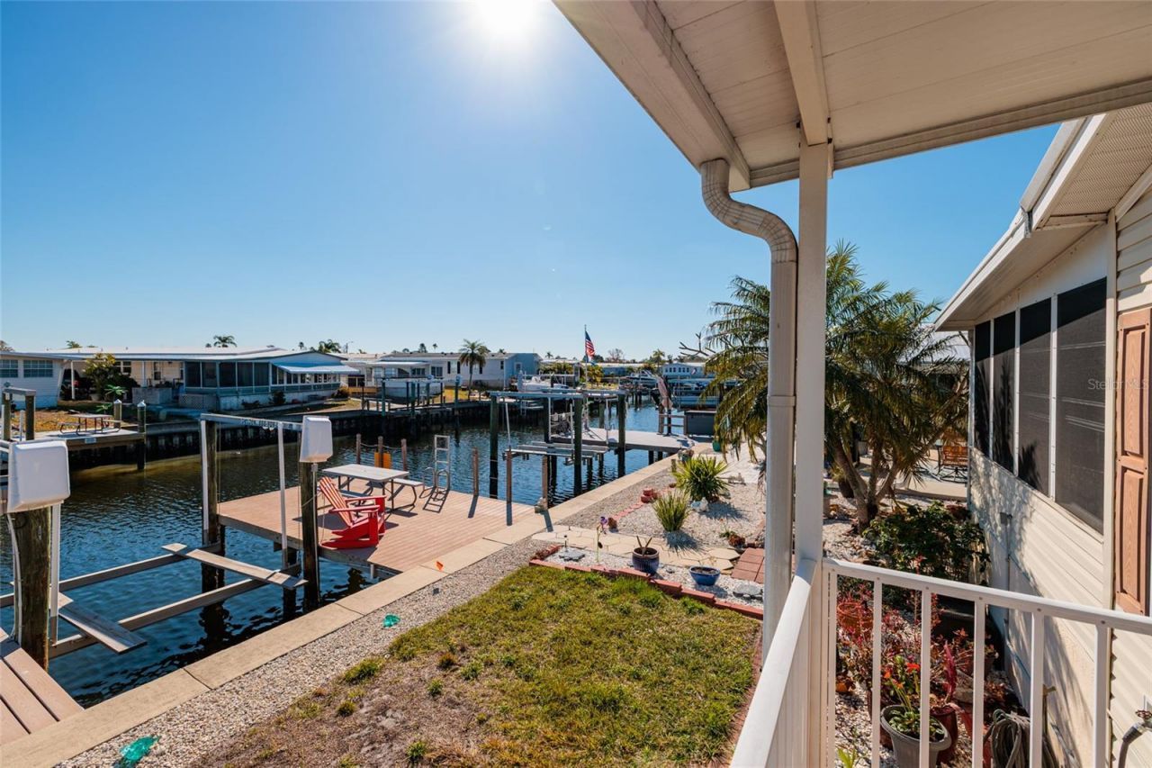 134 Americana Court Ne, Unit 216, Saint Petersburg, FL 33702 Photo