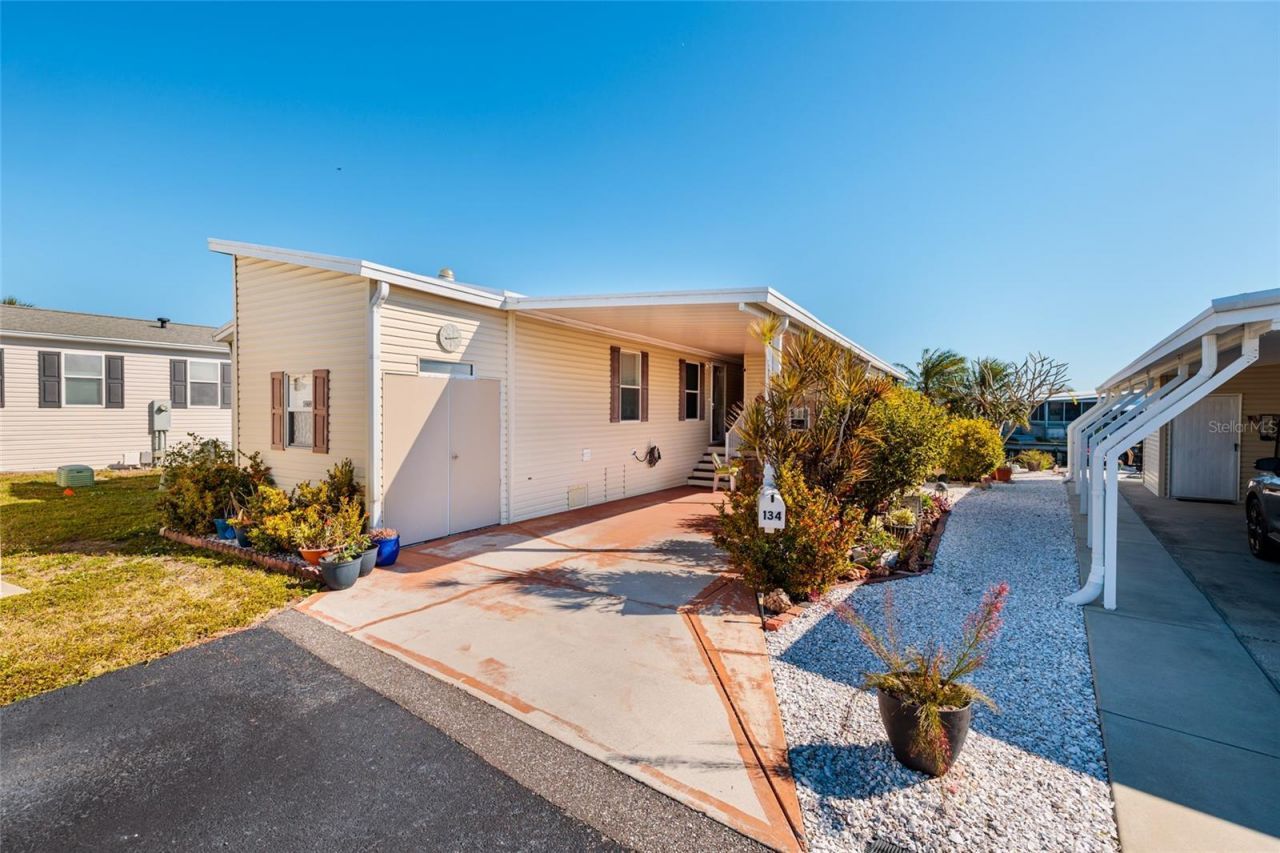 134 Americana Court Ne, Unit 216, Saint Petersburg, FL 33702 Photo