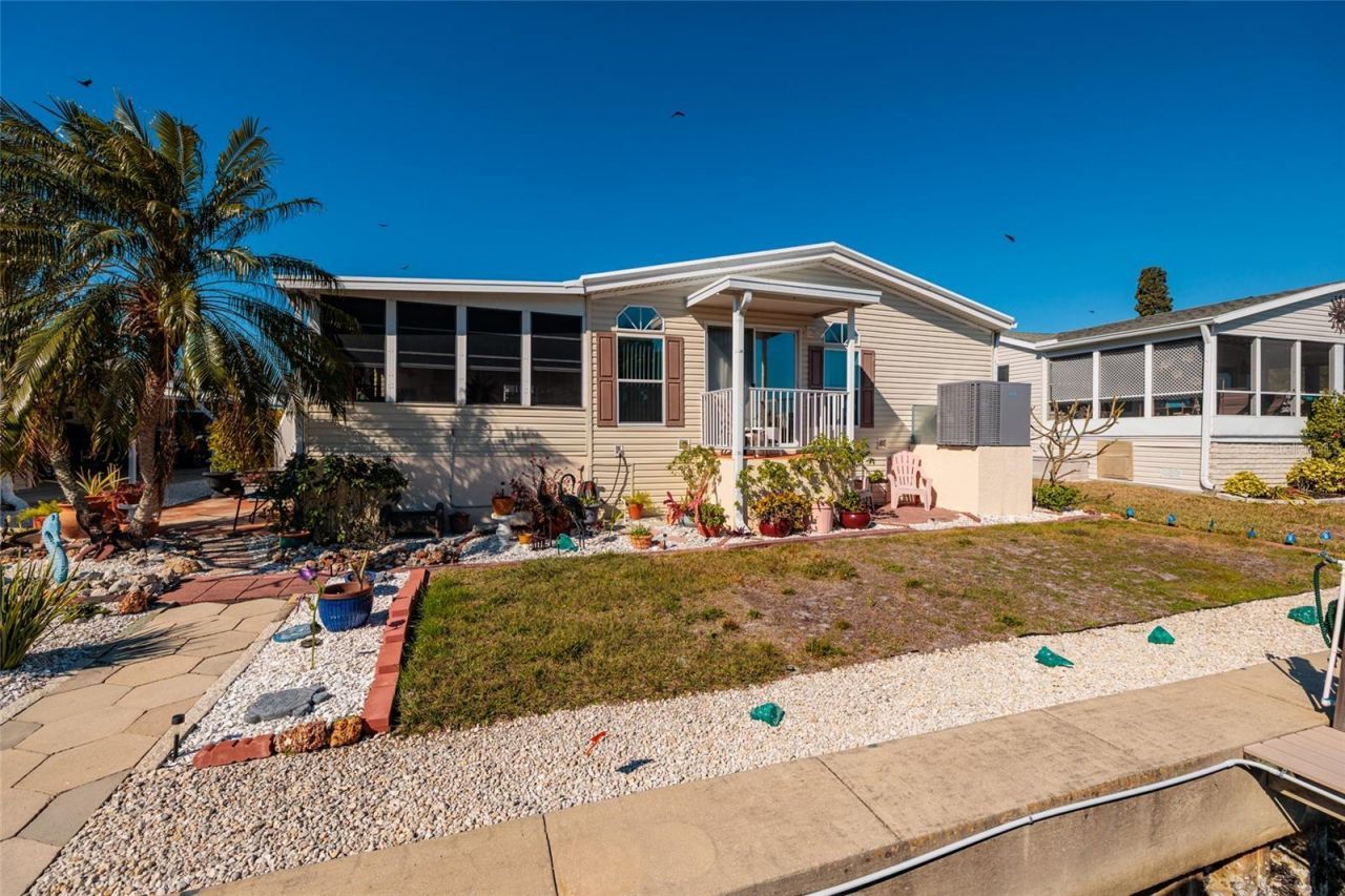 134 Americana Court Ne, Unit 216, Saint Petersburg, FL 33702 Photo