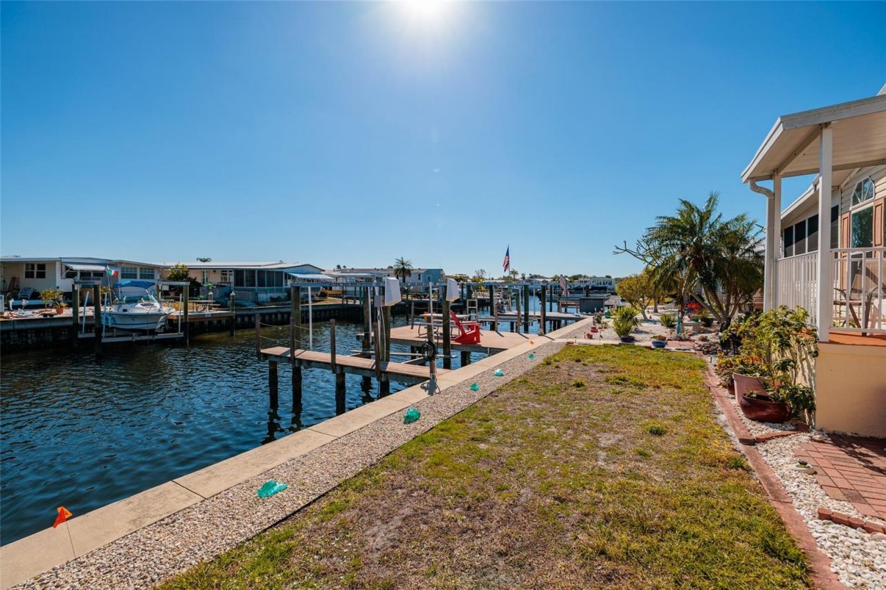 134 Americana Court Ne, Unit 216, Saint Petersburg, FL 33702 Photo