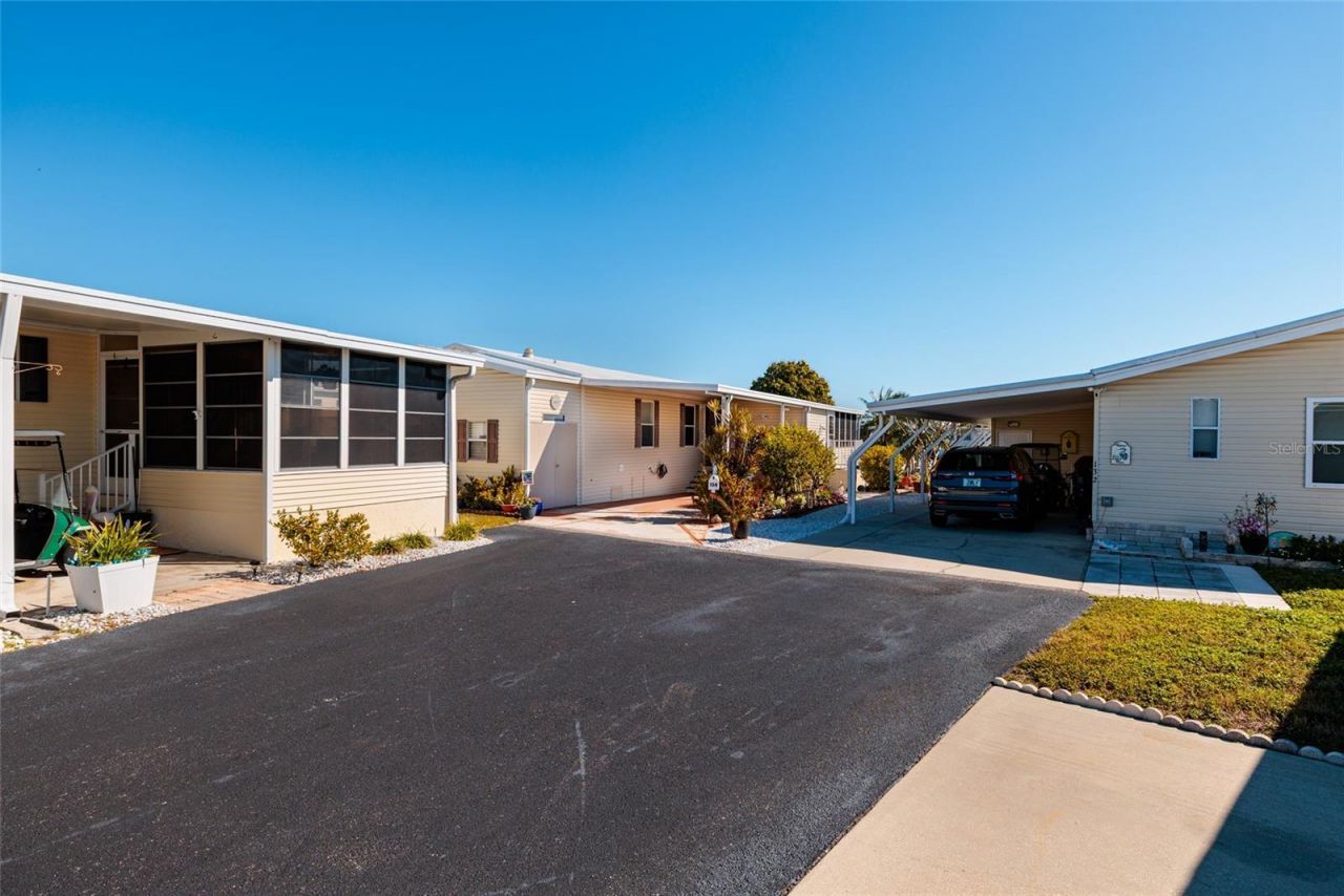 134 Americana Court Ne, Unit 216, Saint Petersburg, FL 33702 Photo