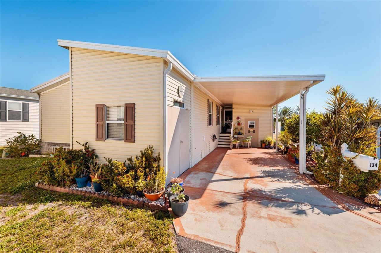 134 Americana Court Ne, Unit 216, Saint Petersburg, FL 33702 Photo