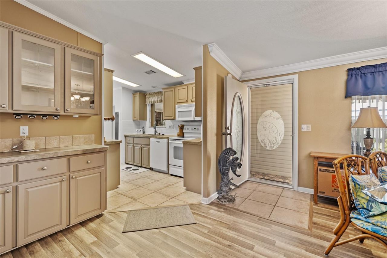 134 Americana Court Ne, Unit 216, Saint Petersburg, FL 33702 Photo