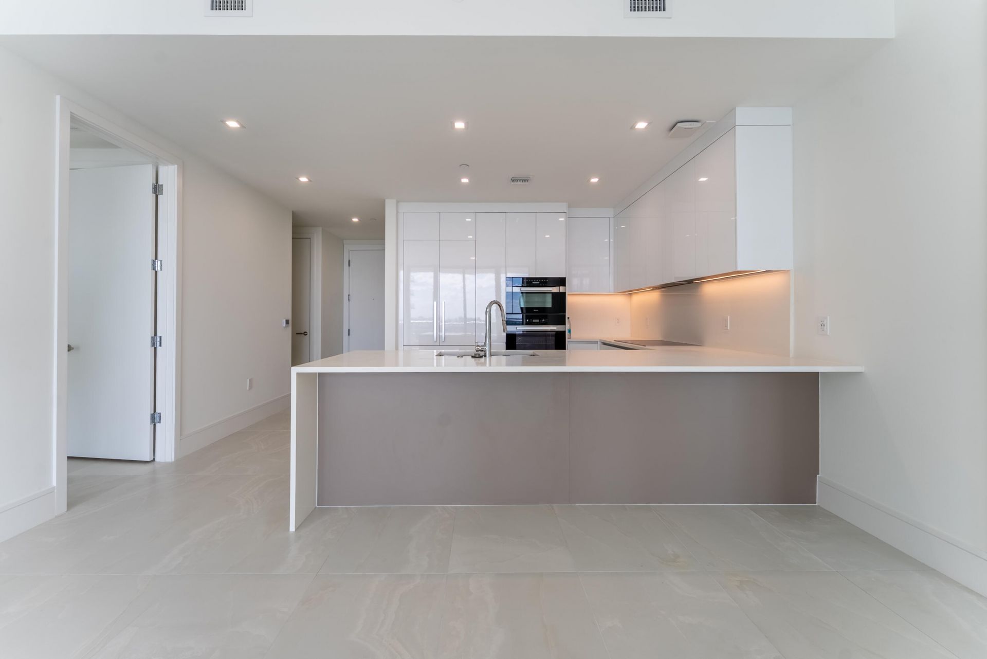 220 Lake Shore Drive, Unit 1011, Lake Park, FL 33403 Photo