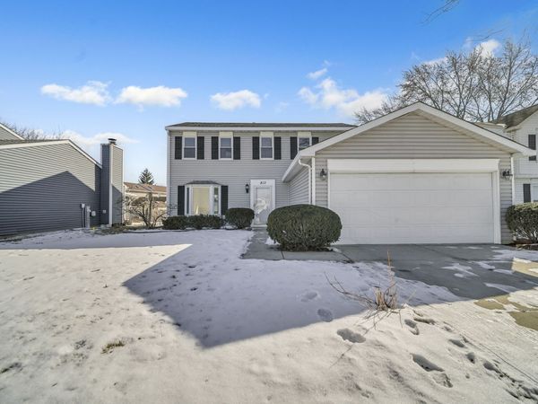 813 Kansas Street, Carol Stream, IL 60188