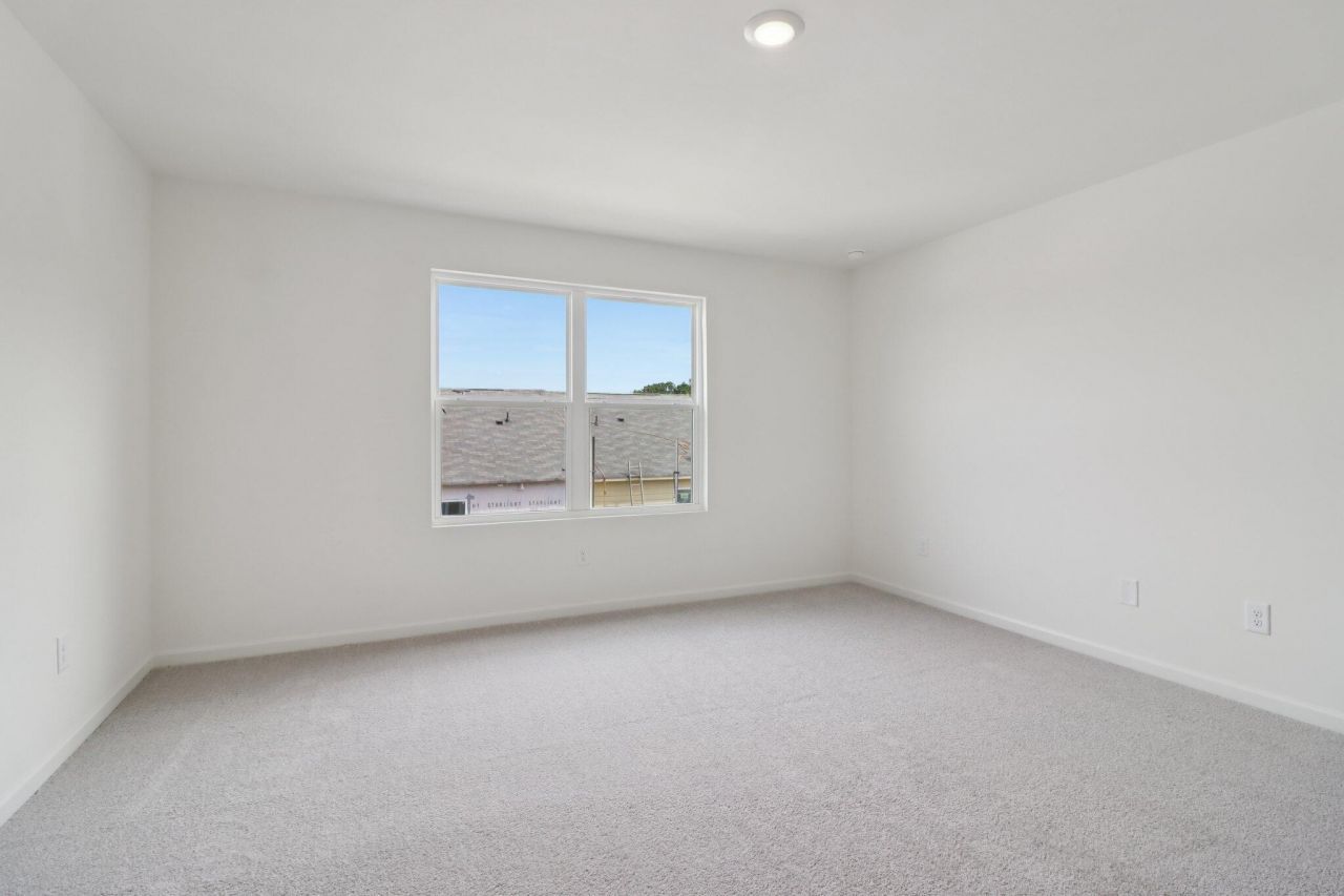 473 Colchester Court Photo 11