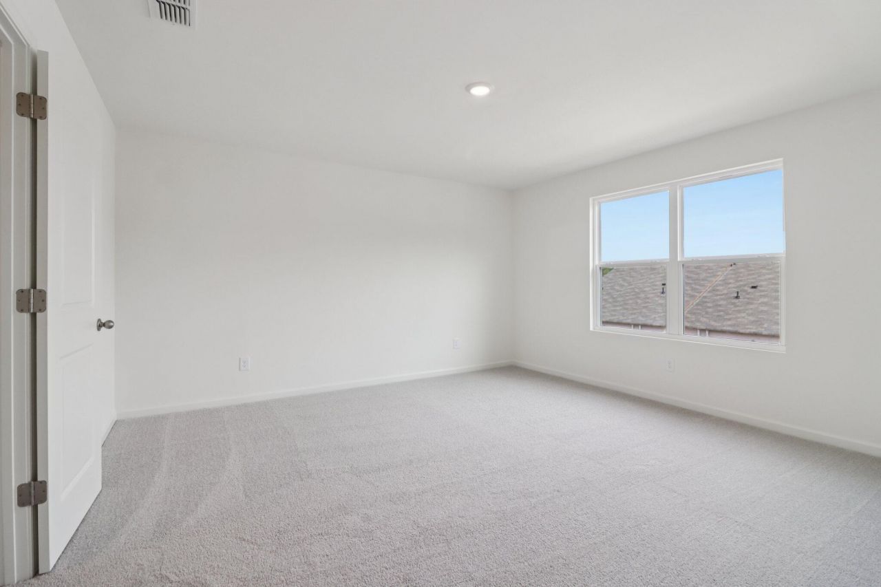 473 Colchester Court Photo 14