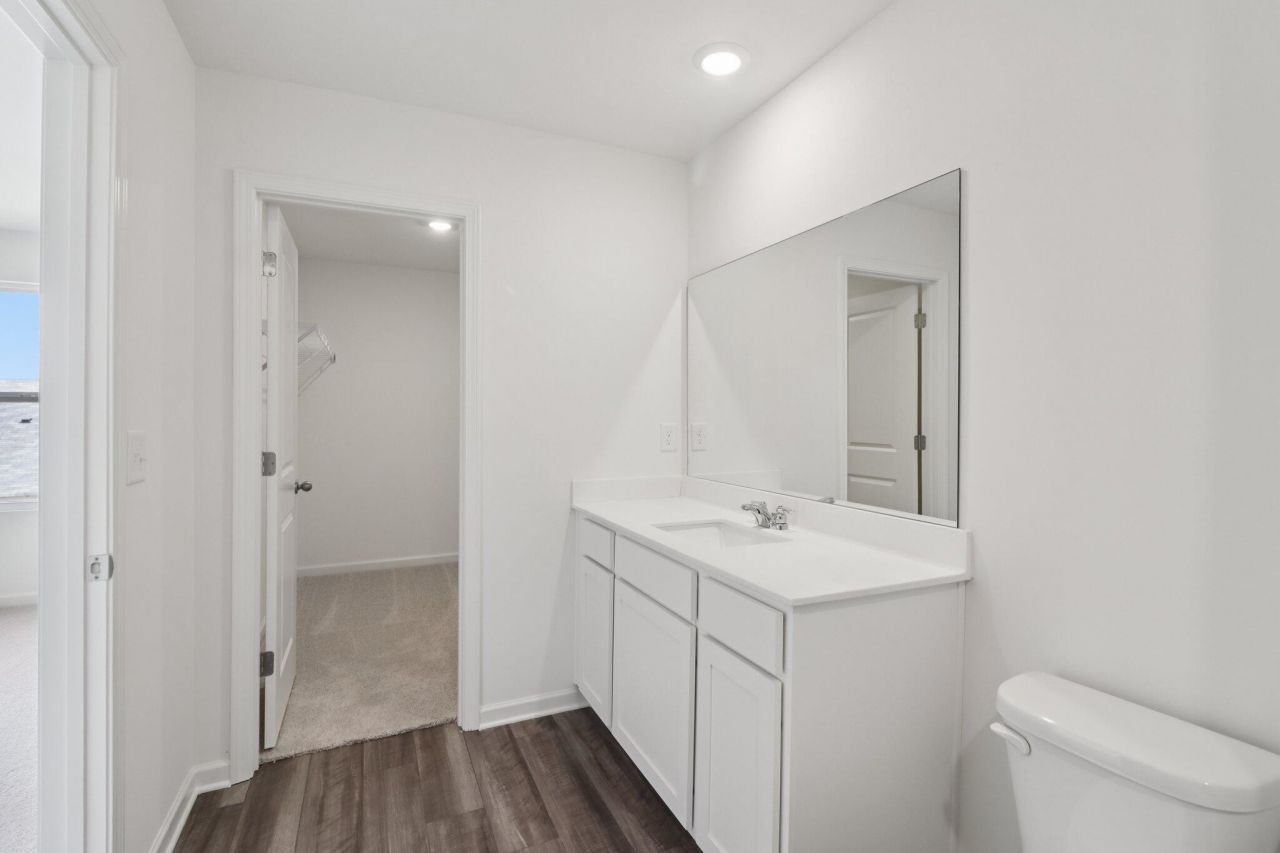 473 Colchester Court Photo 17