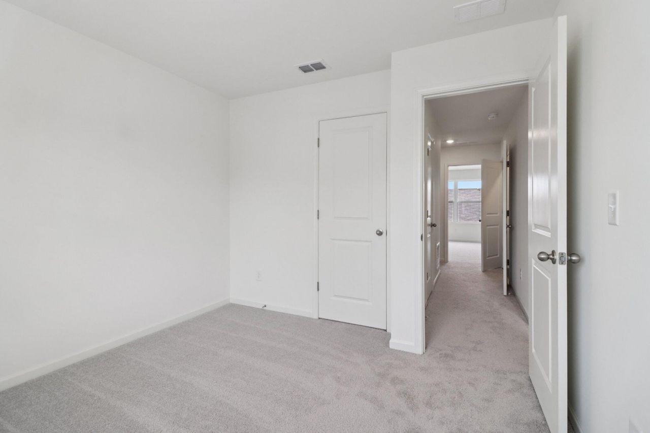 473 Colchester Court Photo 19