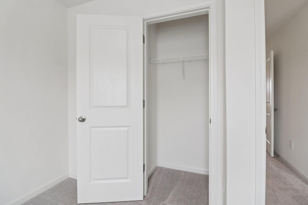 473 Colchester Court Photo 21