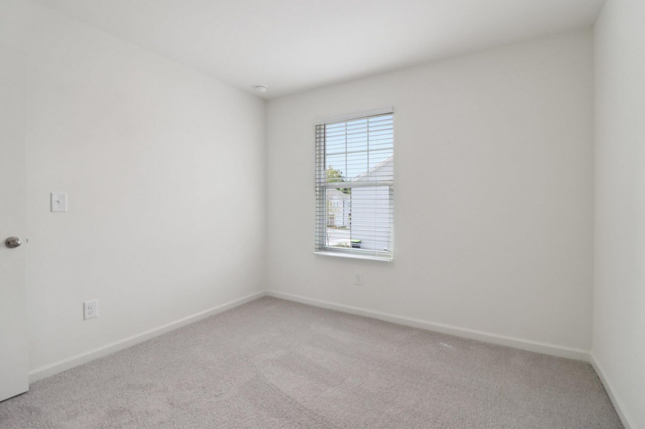 473 Colchester Court Photo 22