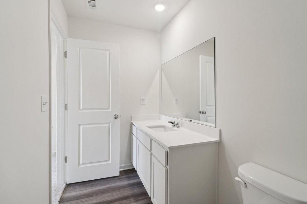 473 Colchester Court Photo 26