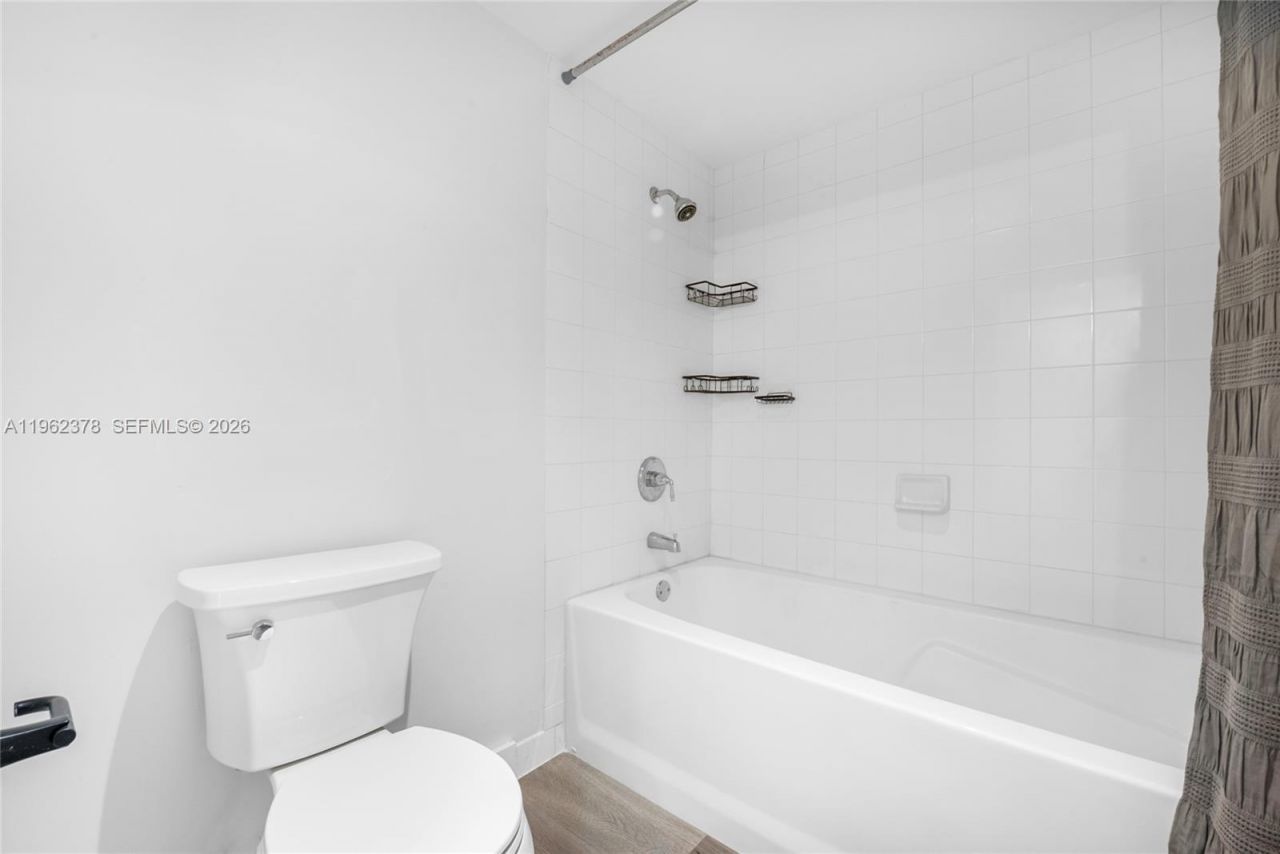 7270 SW 88th St, Unit B303, Miami, FL 33156 Photo