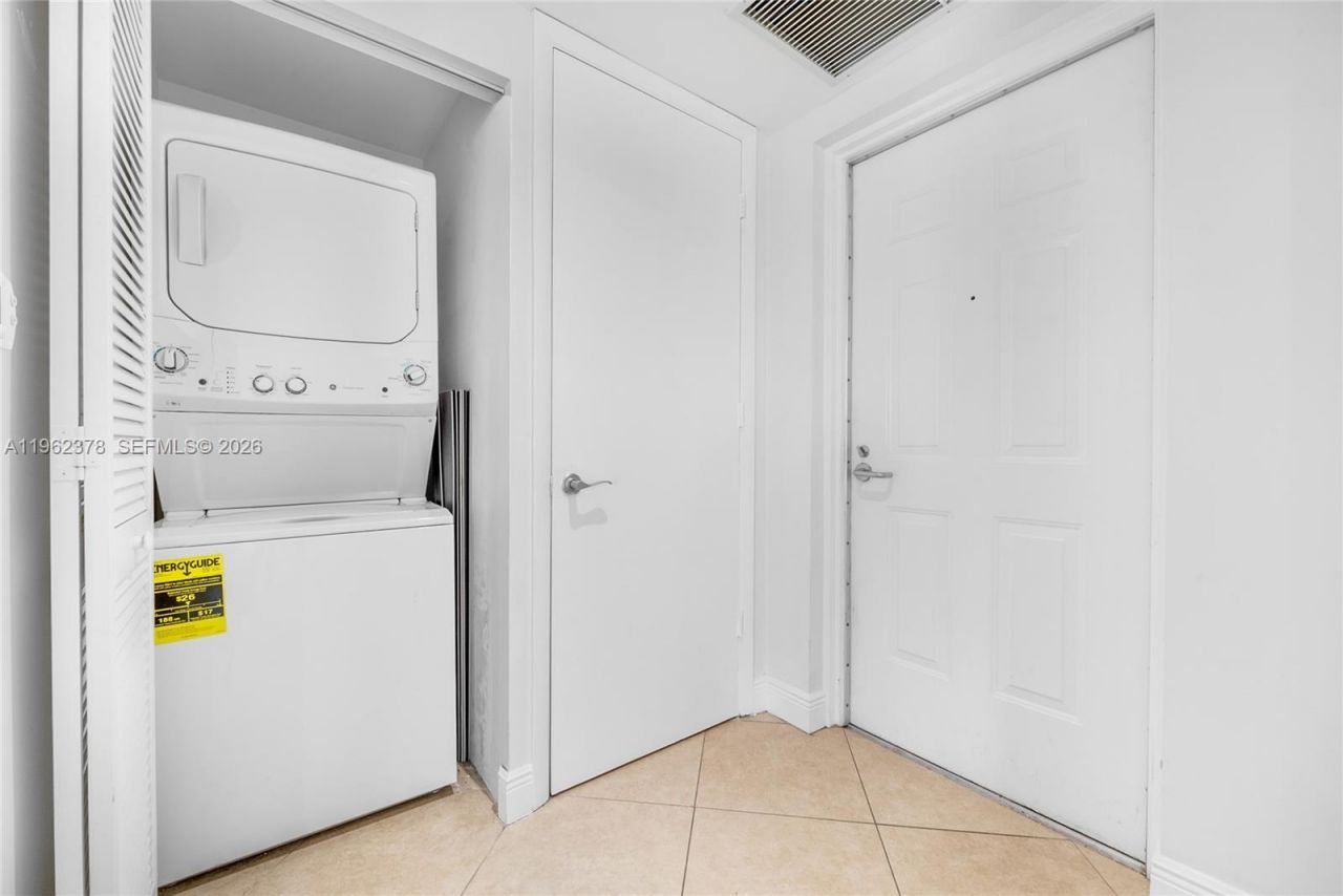 7270 SW 88th St, Unit B303, Miami, FL 33156 Photo