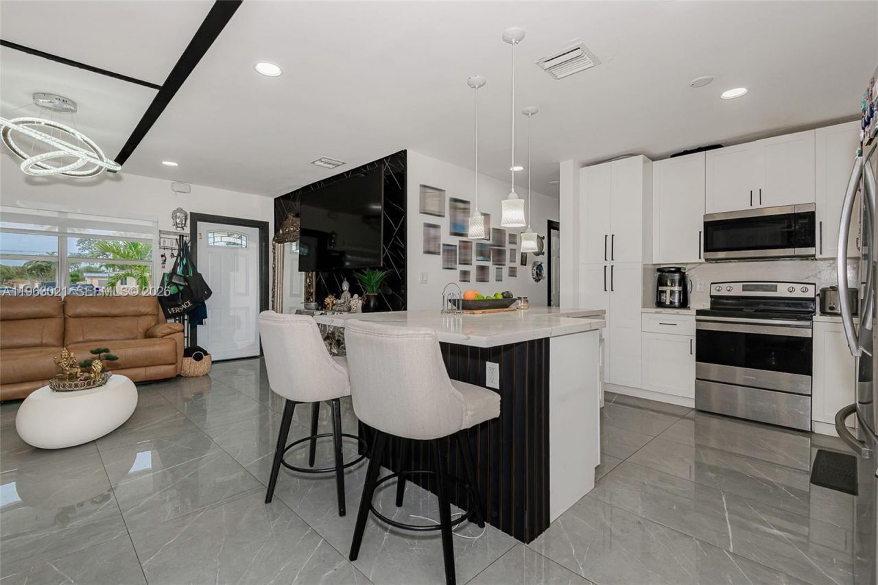 200 SW 69th Ter, Pembroke Pines, FL 33023 Photo