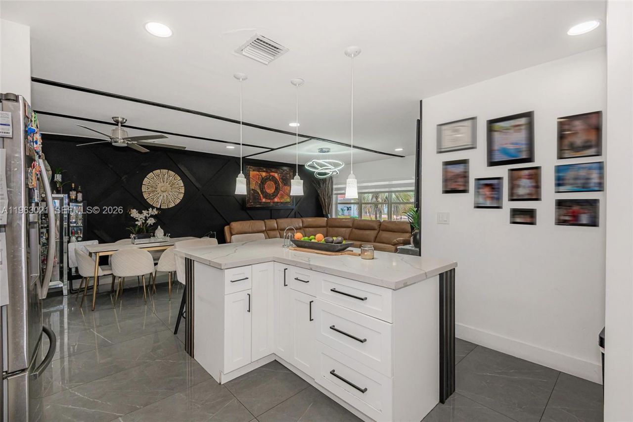 200 SW 69th Ter, Pembroke Pines, FL 33023 Photo