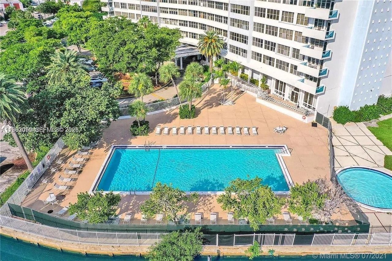 7441 Wayne Ave , Unit 9I, Miami Beach, FL 33141 Photo