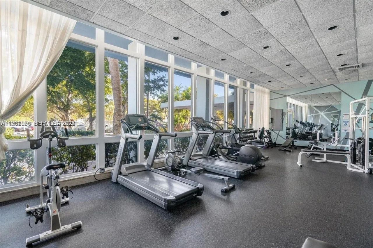 7441 Wayne Ave , Unit 9I, Miami Beach, FL 33141 Photo