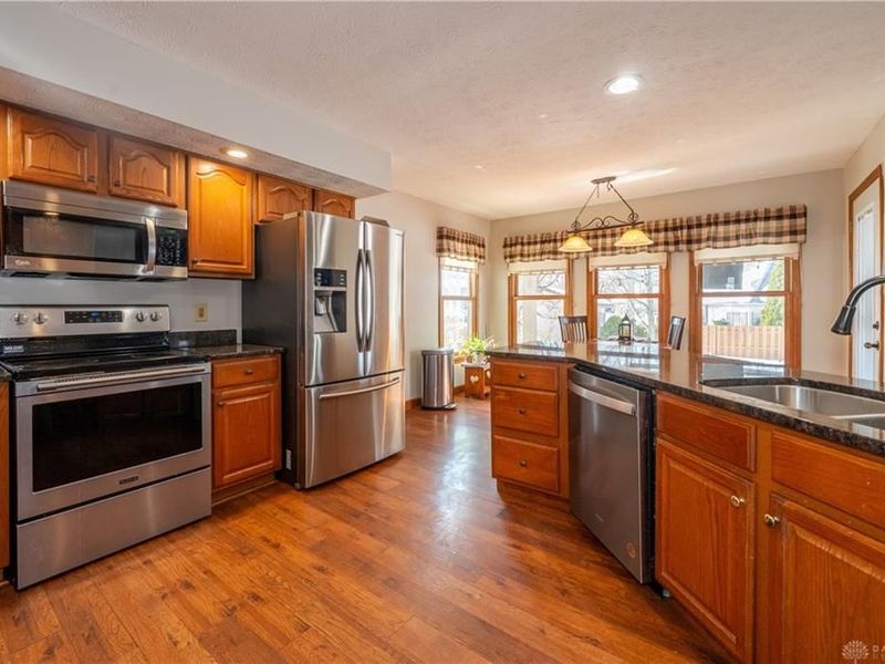 825 Chaucer Lane, Tipp City, OH 45371 Photo 3