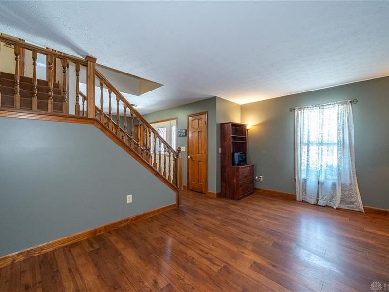 825 Chaucer Lane, Tipp City, OH 45371 Photo 4