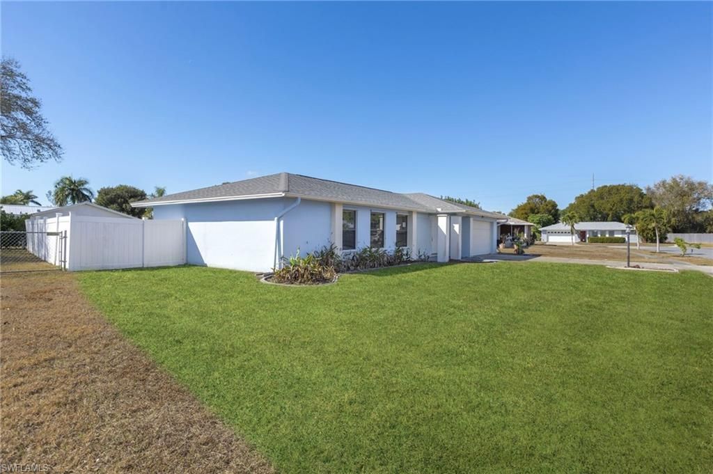 1424 Carmelle Dr, Fort Myers, FL 33919 Photo